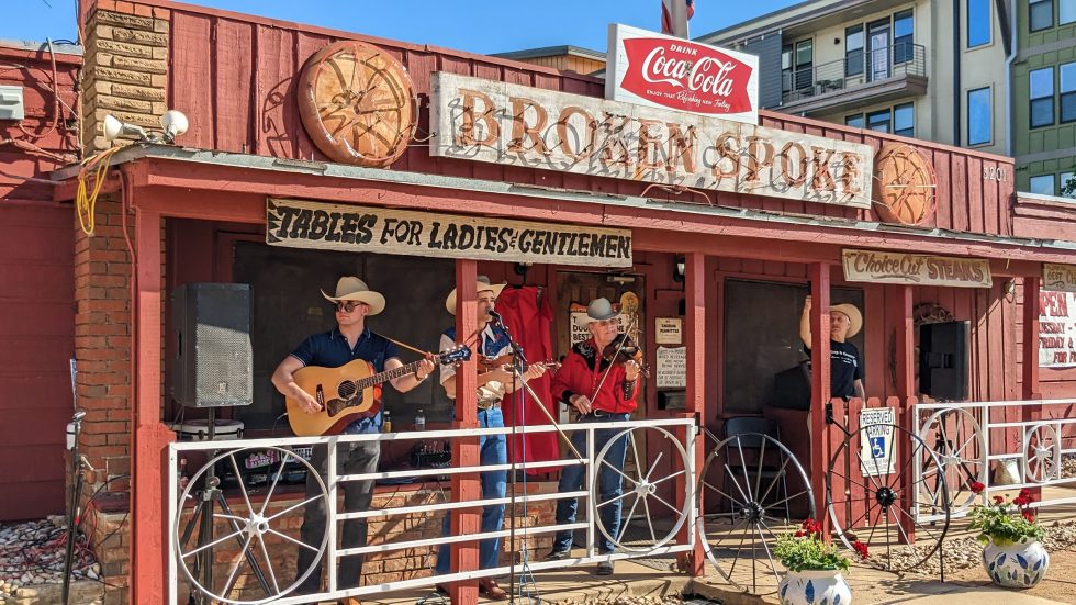 Where legends strum, boots stomp, and country roots run deep—welcome to the Broken Spoke! 🎸🤠