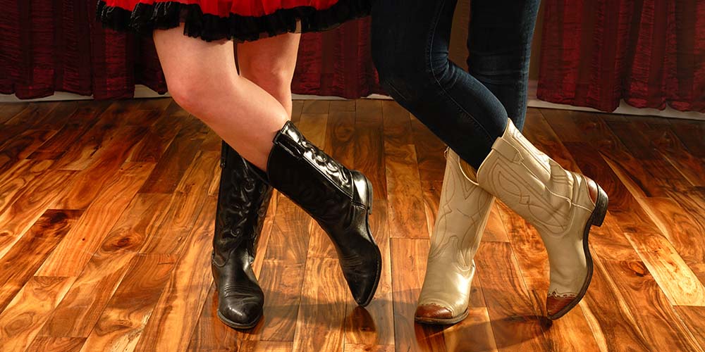 Boots, beats, and country vibes—let’s dance the night away! 🤠💃