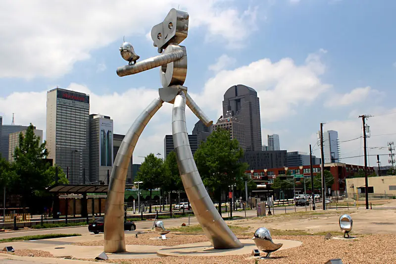 The Traveling Man: Deep Ellum’s Shining Symbol of Art, Music, and Innovation in Dallas | Source: austinchronicle.com