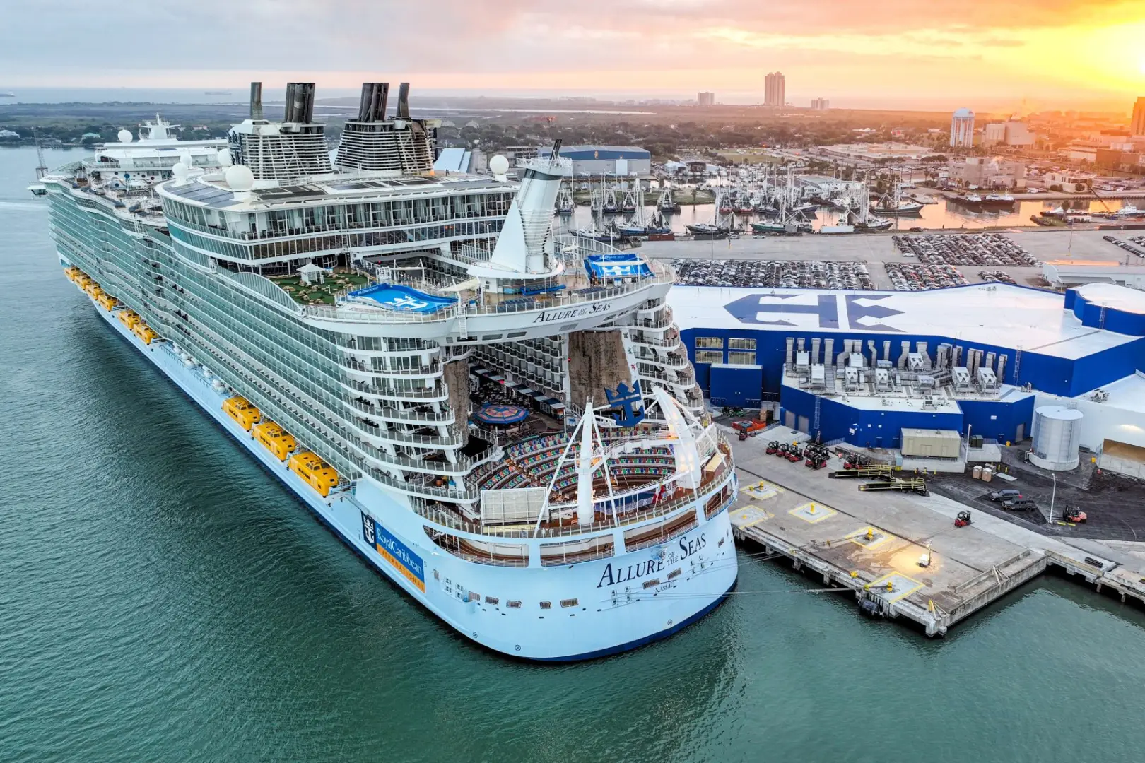 Where to Stay in Galveston Before Your Cruise | Source: staybeachbox.com