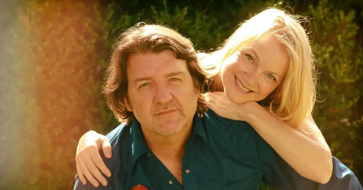 A shared moment of joy and connection, capturing the warmth and harmony between two artists who bring music to life together | Source: thebluegrasssituation.com