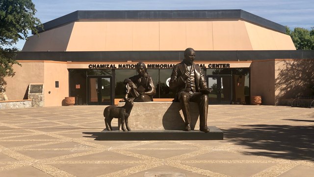 Chamizal National Memorial building entrance with bronze statues symbolizing the U.S.–Mexico border treaty.