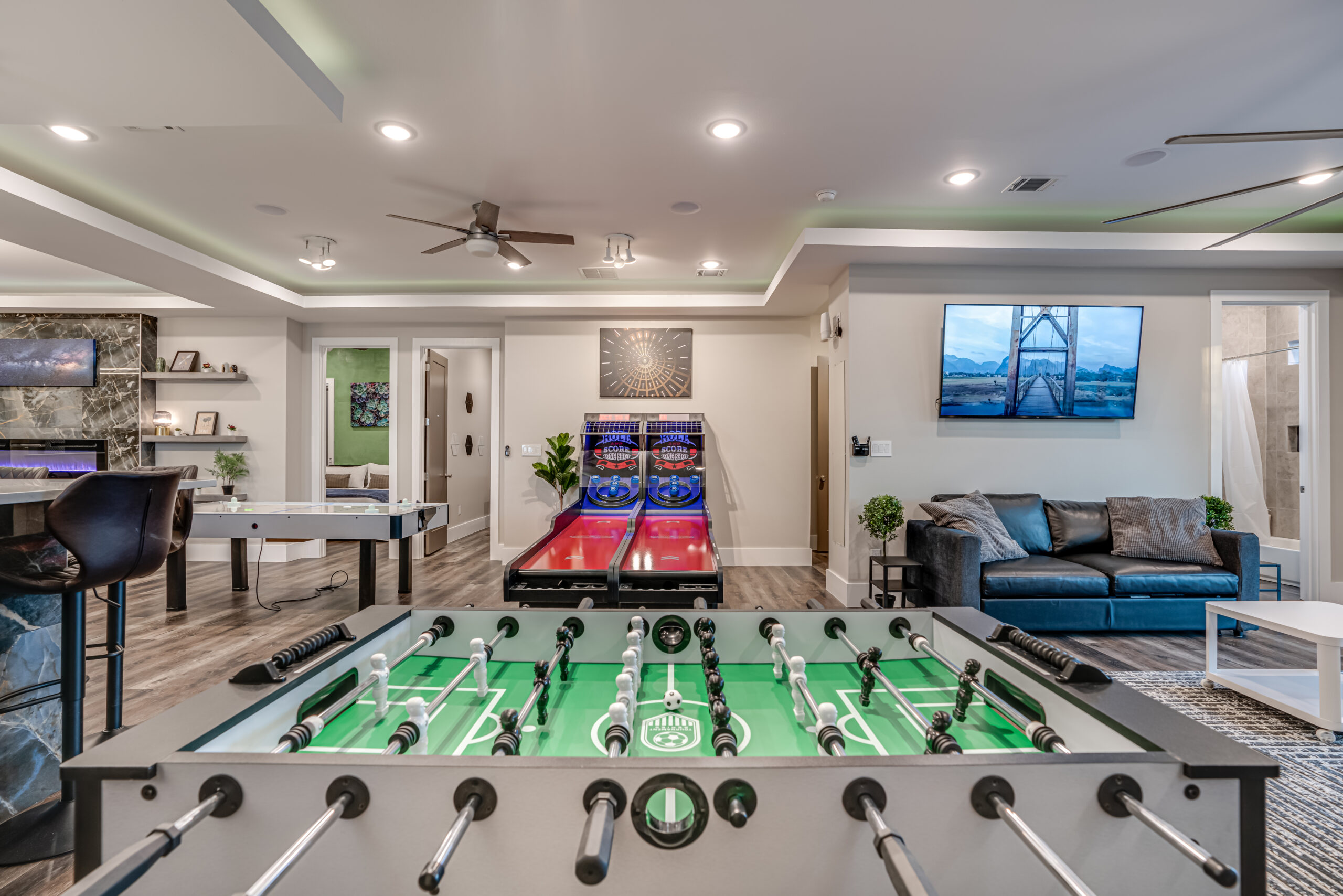 Let the games begin! Foosball, air hockey, and arcade hoops—Vidrio Azul’s game room is the ultimate hangout for friendly competition and nonstop fun.