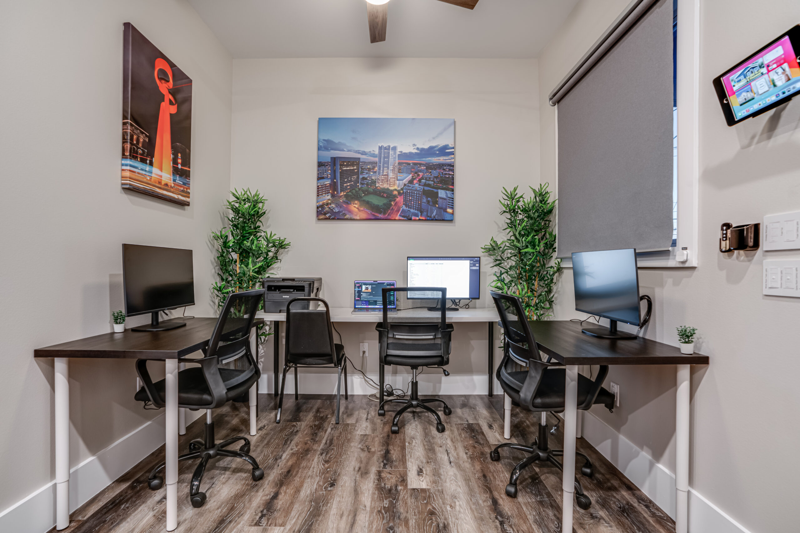 Need to mix a little work with your getaway? Vidrio Azul’s dedicated workspace makes it easy to stay connected while still enjoying your San Antonio escape.