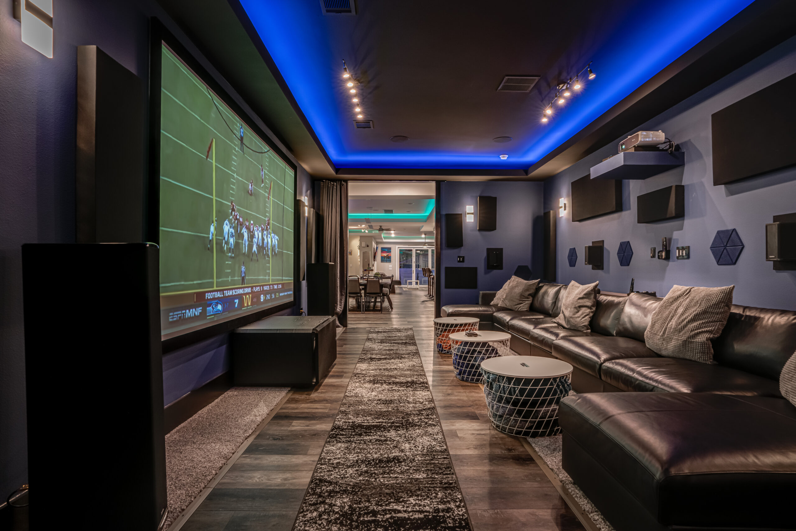 Relax in style. Vidrio Azul combines cozy comfort with modern touches—perfect for recharging after a day of San Antonio adventures.